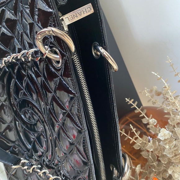 Chanel Grand Shopping Tote in Black Patent Leather | Classic CC Shopper Bag - Picture 4 of 9